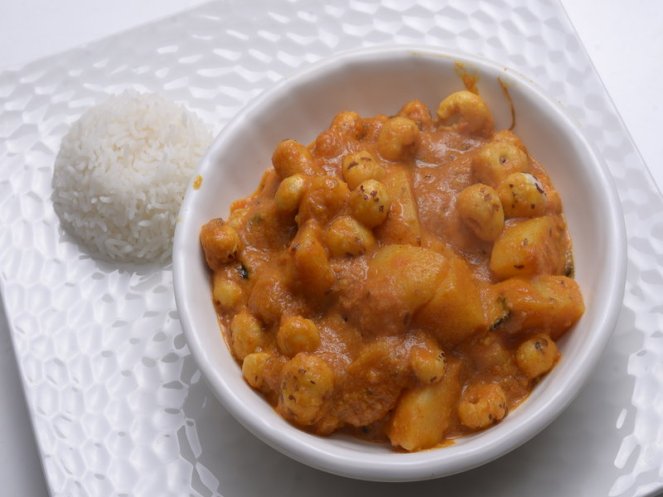 Aloo-Makhana-Curry